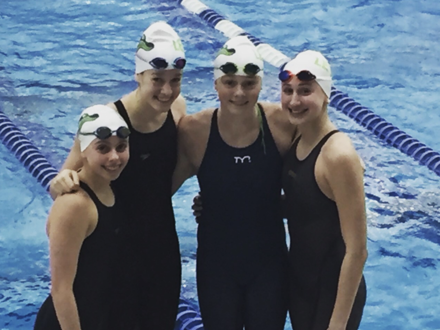 Some gators from the Green Level swim team posing for a picture pre-covid.