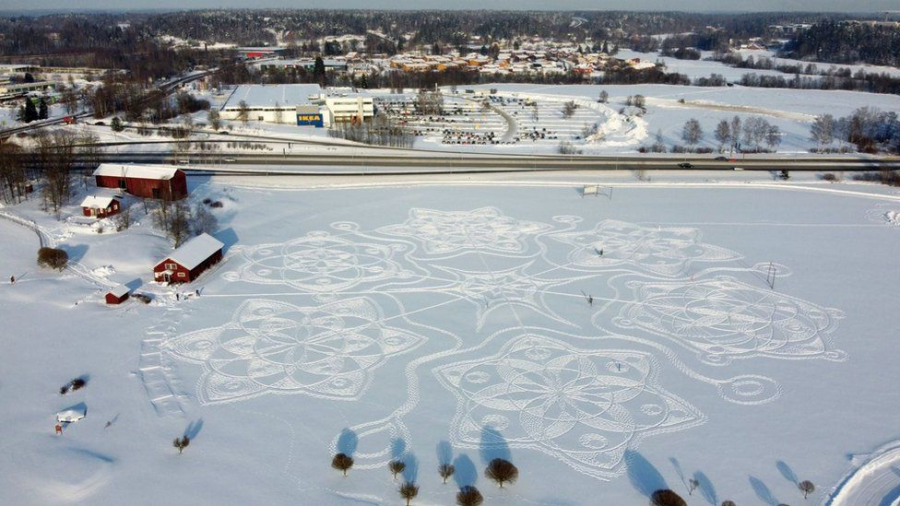 Jane+Pyykk%C3%B6+and+her+volunteers+created+this+snowy+masterpiece.+