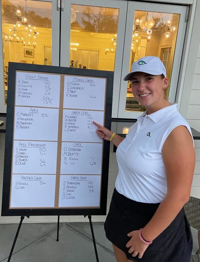 Ava+shoots+a+41+at+12+Oaks%2C+leading+the+Gators+to+a+2nd+place+finish.+