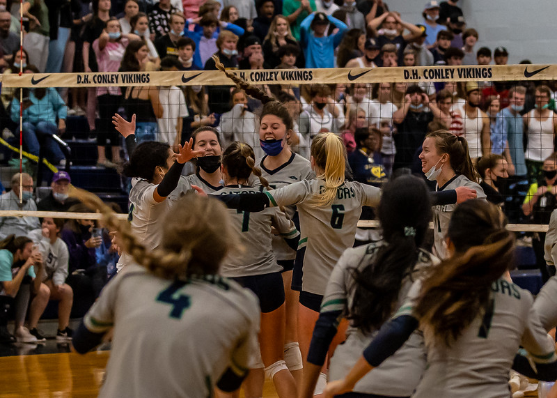 Gators Advance to State Championship in Five Set Thriller
