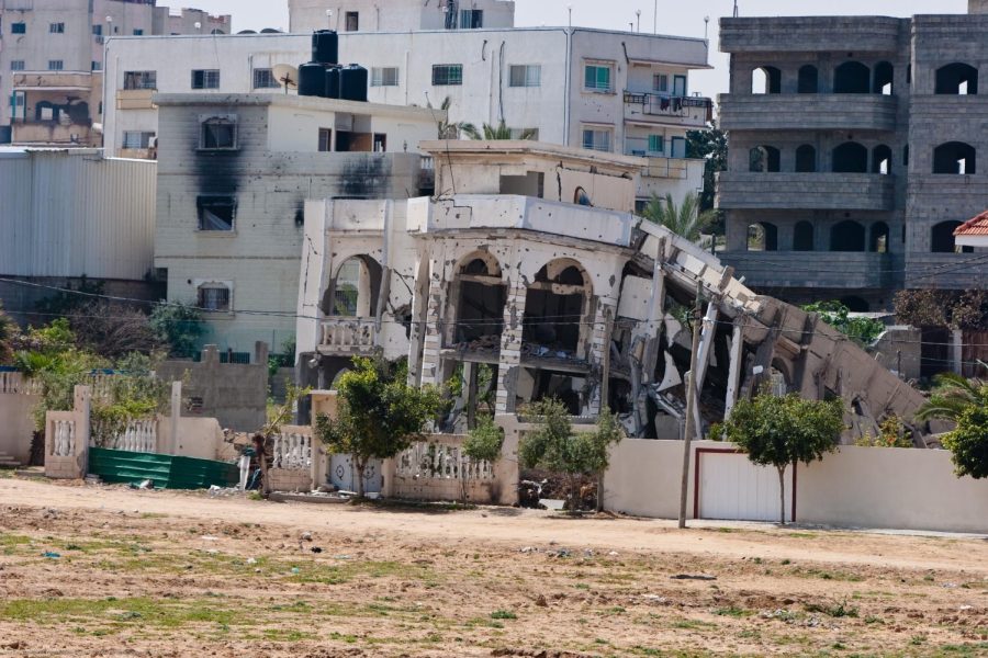 Conflicts between Israel and Gaza have been occurring for decades, often ruining homes and buildings. Image via. Wikimedia Commons