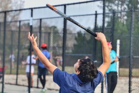 Arnav Varanasi sets up a stunning serve.