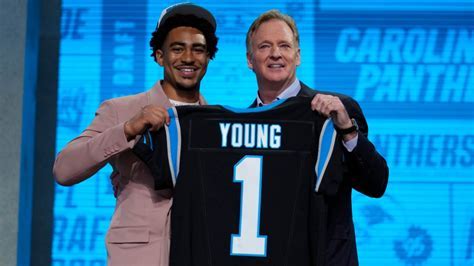 Bryce Young(No. 1 pick) with NFL commissioner Roger Goodell 
