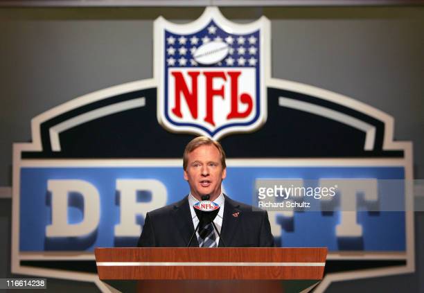NFL+Commissioner+Roger+Goodell+during+the+NFL+draft+at+Radio+City+Music+Hall+in+New+York%2C+NY+on+Saturday%2C+April+28%2C+2007.+%28Photo+by+Richard+Schultz%2FNFLPhotoLibrary%29