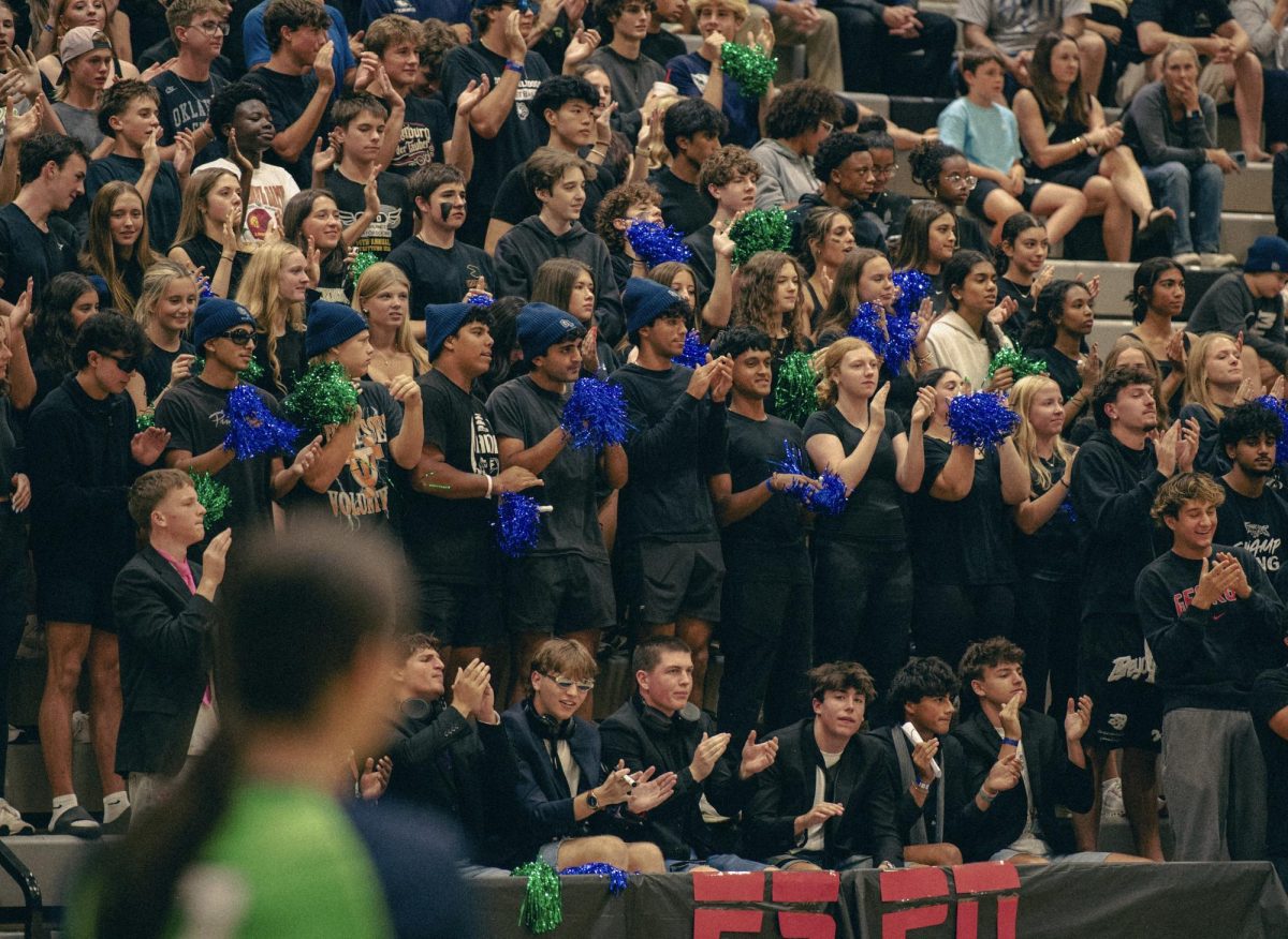 A crowd of GL students full of school spirit